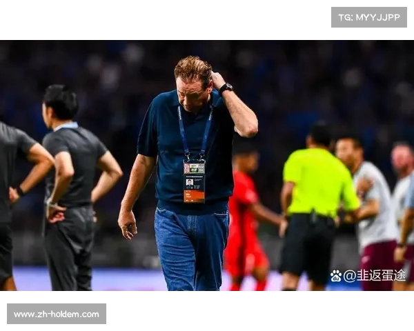 谢鹏飞在上海申花热身赛中受伤离场，伤情待评估