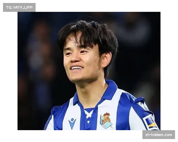 花絮：小球迷冲入场内拥抱久保建英，被安保带离时获球员微笑回应